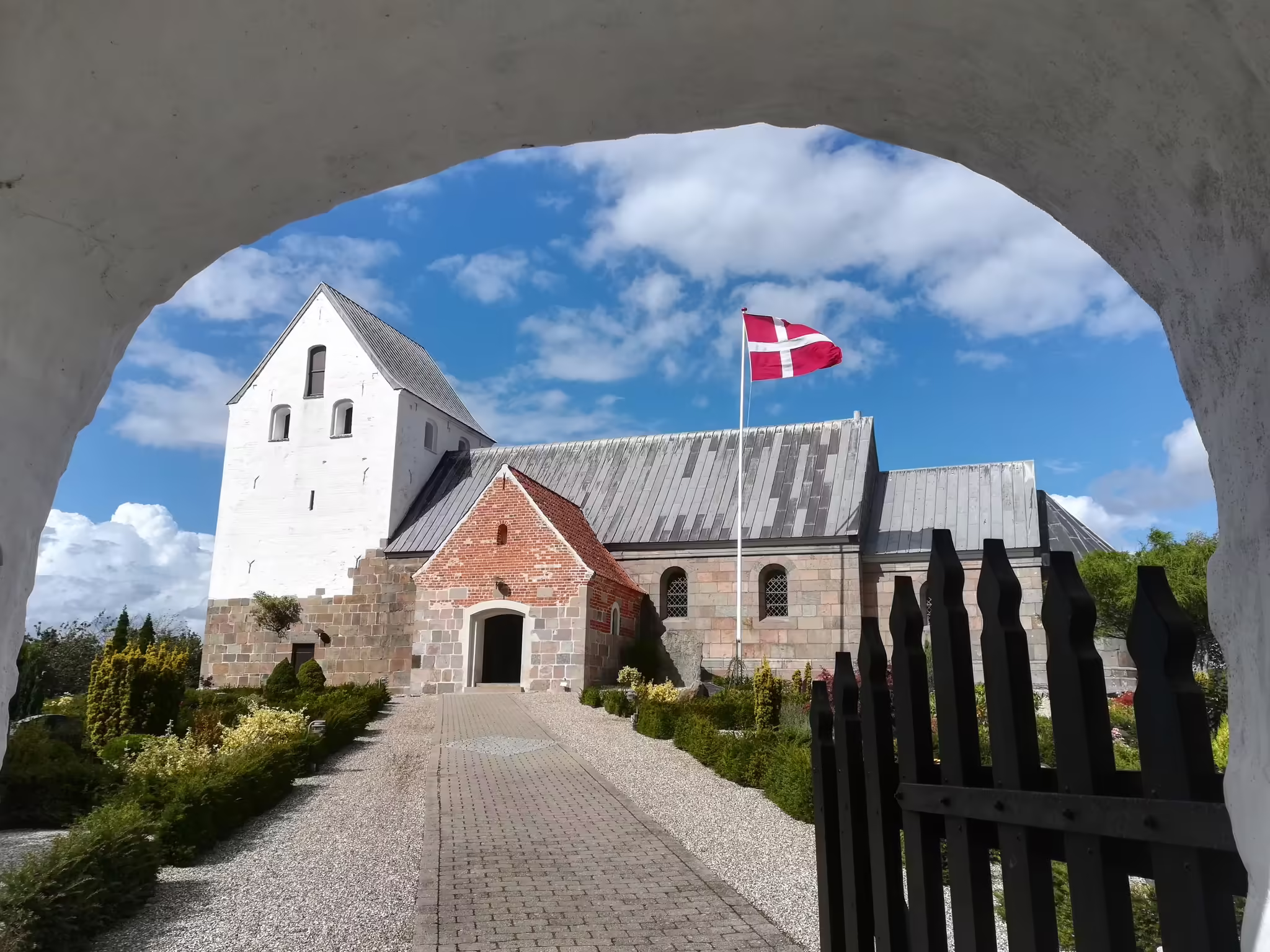 Indgangen til kirken i Øster Bjerregrav